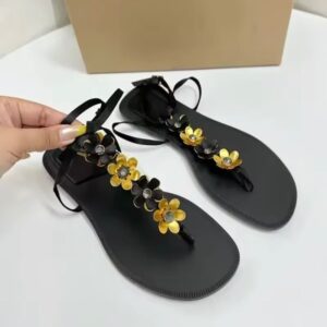 Chaussure au format sandale pour femme